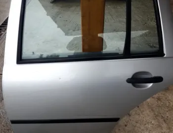 Ușă spate