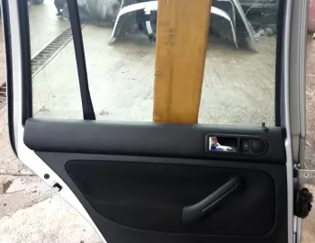 Ușă spate