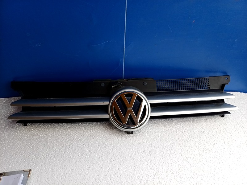 Grilă radiator - Culoare: Gri - Volkswagen Golf 4 generation [1997 - 2006] wagon 1.9 TDI MT (100 hp)