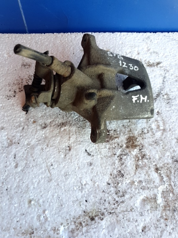 Etrier spate - Parte montare: Stânga - Ford Mondeo 3 generation [2000 - 2003] Sedan 2.0 TDCi 5MT (130 hp)