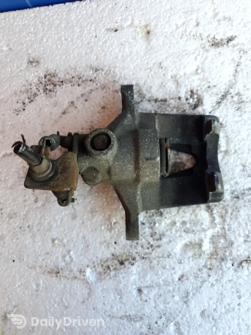 Etrier spate - Parte montare: Stânga - Ford Mondeo 3 generation [2000 - 2003] Sedan 2.0 TDCi 5MT (130 hp)