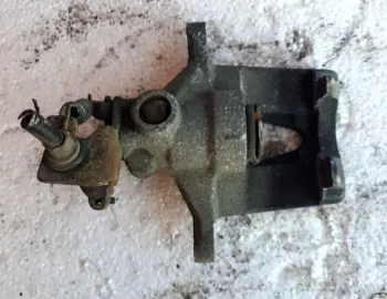 Etrier spate - Parte montare: Stânga - Ford Mondeo 3 generation [2000 - 2003] Sedan 2.0 TDCi 5MT (130 hp)
