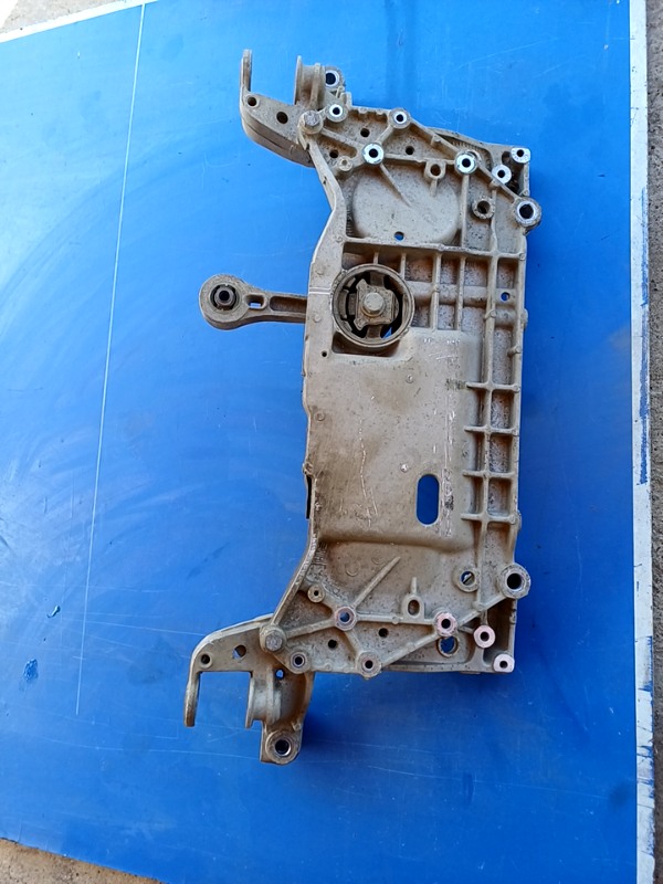 Cadru motor - Volkswagen Golf 5 generation [2003 - 2009] Hatchback 5-doors 1.6 FSI MT (115 hp)