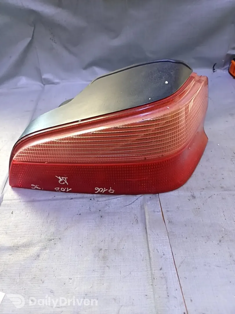 Lampă spate - Parte montare: Dreapta - Peugeot 106 1 generation [restyling] [1996 - 2003] Hatchback 3-doors 1.1 MT (60 hp)