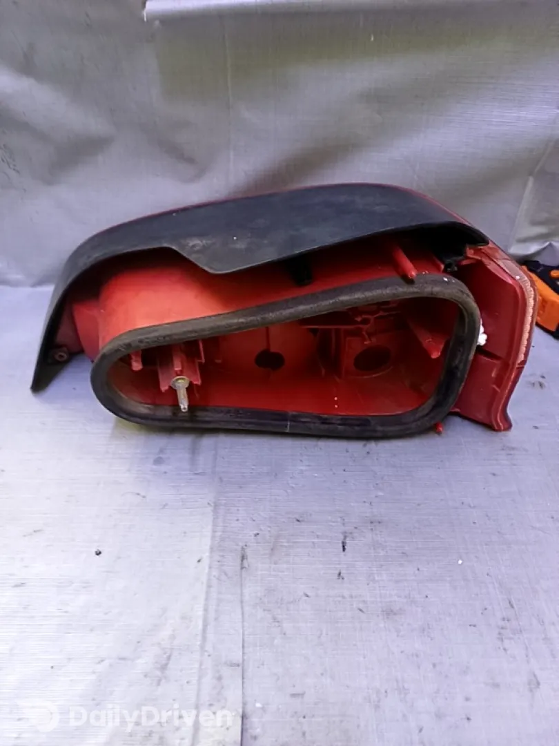 Lampă spate - Parte montare: Stânga - Peugeot 106 1 generation [restyling] [1996 - 2003] Hatchback 3-doors 1.1 MT (60 hp)
