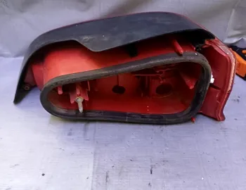 Lampă spate - Parte montare: Stânga - Peugeot 106 1 generation [restyling] [1996 - 2003] Hatchback 3-doors 1.1 MT (60 hp)