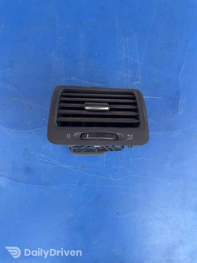 Guri ventilație - Parte montare: Dreapta - Volkswagen Golf 5 generation [2003 - 2009] Hatchback 5-doors 1.6 FSI MT (115 hp)