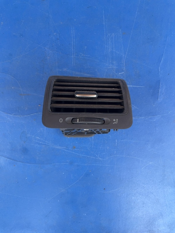Guri ventilație - Parte montare: Dreapta - Volkswagen Golf 5 generation [2003 - 2009] Hatchback 5-doors 1.6 FSI MT (115 hp)