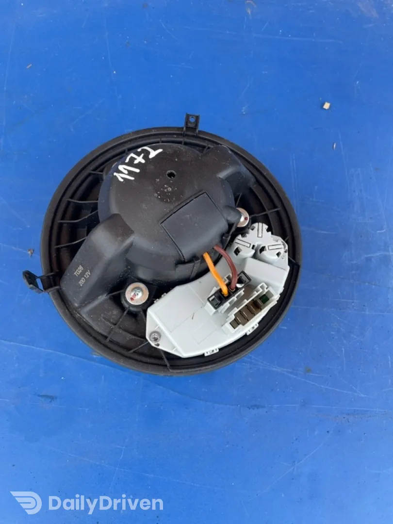 Ventilator habitaclu - BMW 3 Series E90-E93 [2004 - 2010] Sedan 320i MT (150 hp)