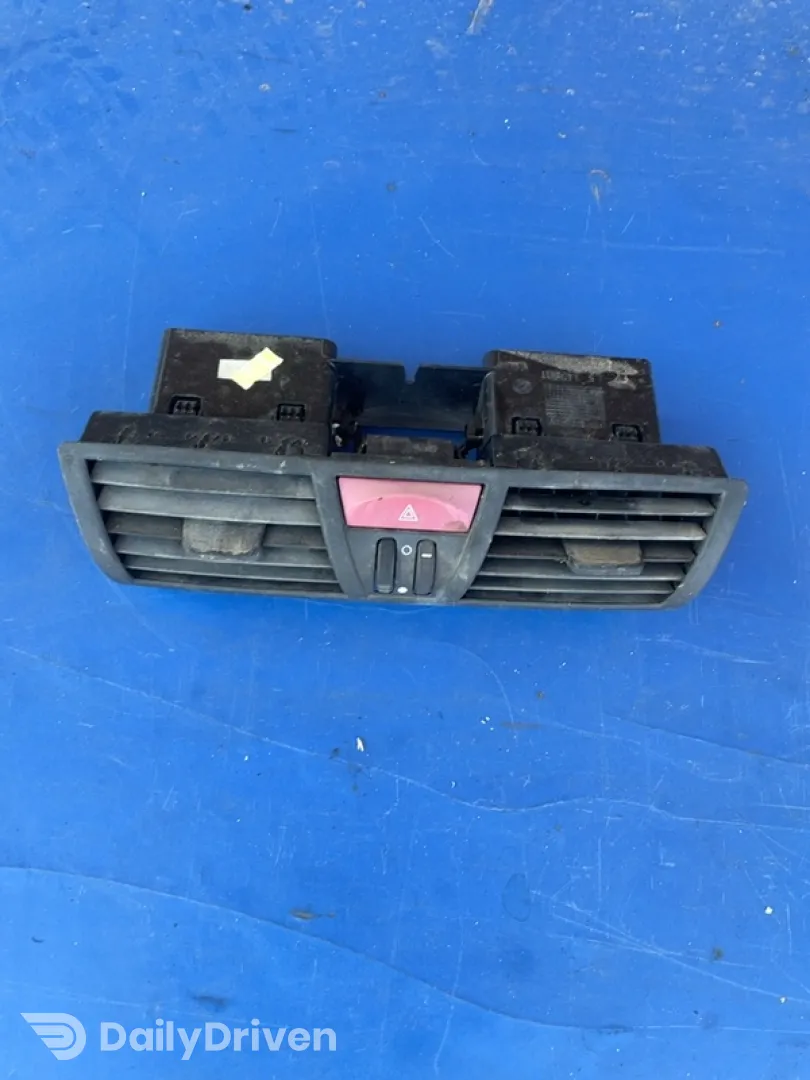 Guri ventilație - Parte montare: Central - BMW 3 Series E90-E93 [2004 - 2010] Sedan 320i MT (150 hp)