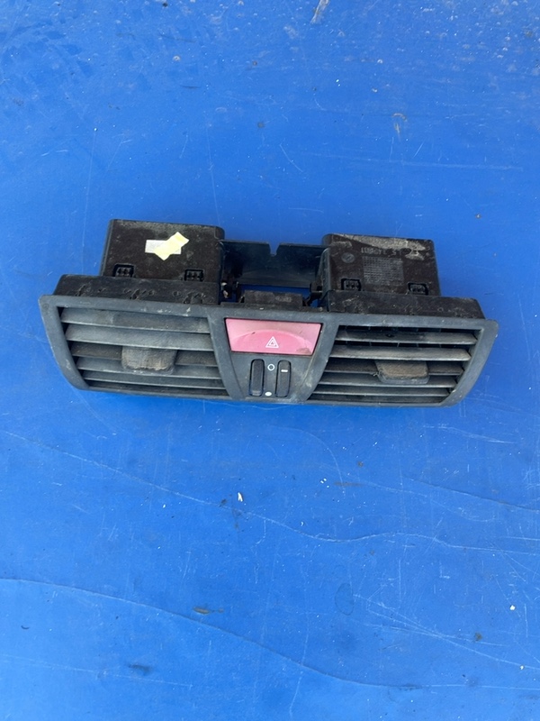 Guri ventilație - Parte montare: Central - BMW 3 Series E90-E93 [2004 - 2010] Sedan 320i MT (150 hp)