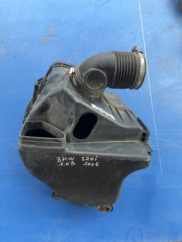 Carcasă filtru aer - BMW 3 Series E90-E93 [2004 - 2010] Sedan 320i MT (150 hp)