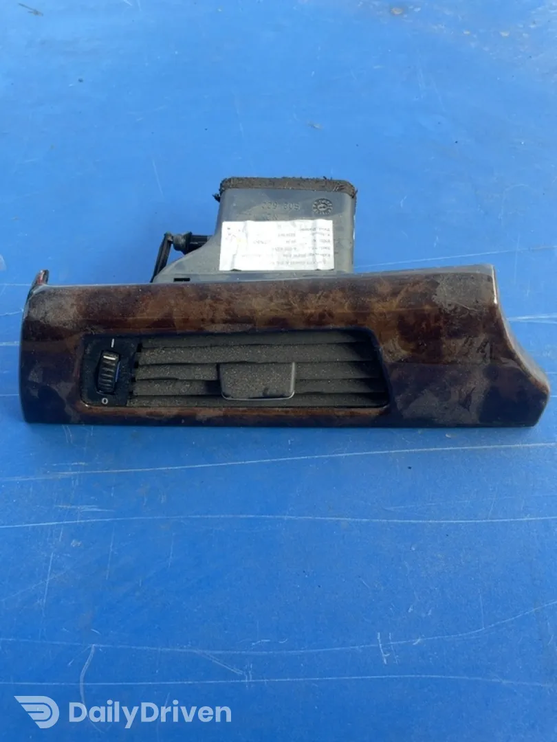 Guri ventilație - Parte montare: Stânga - BMW 3 Series E90-E93 [2004 - 2010] Sedan 320i MT (150 hp)