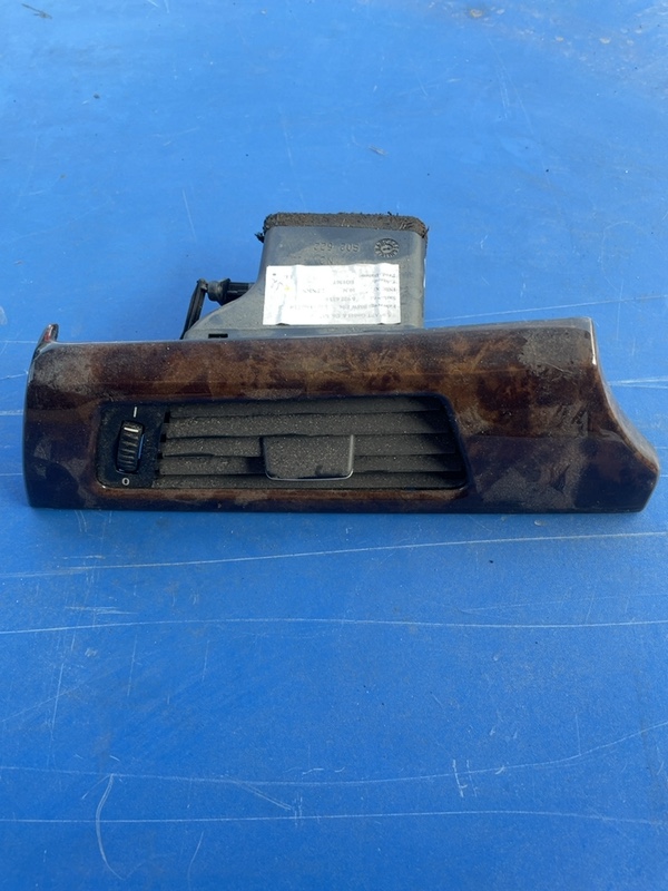 Guri ventilație - Parte montare: Stânga - BMW 3 Series E90-E93 [2004 - 2010] Sedan 320i MT (150 hp)