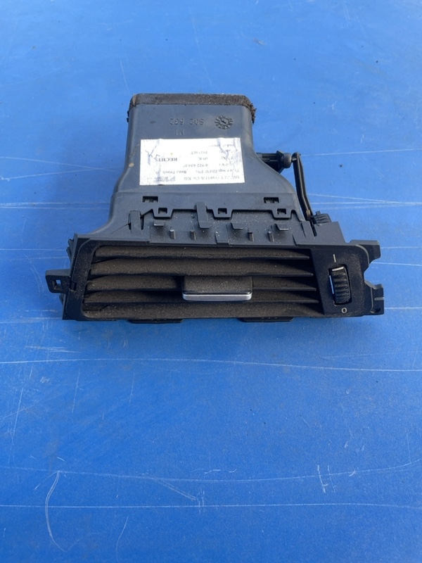 Guri ventilație - Parte montare: Dreapta - BMW 3 Series E90-E93 [2004 - 2010] Sedan 320i MT (150 hp)
