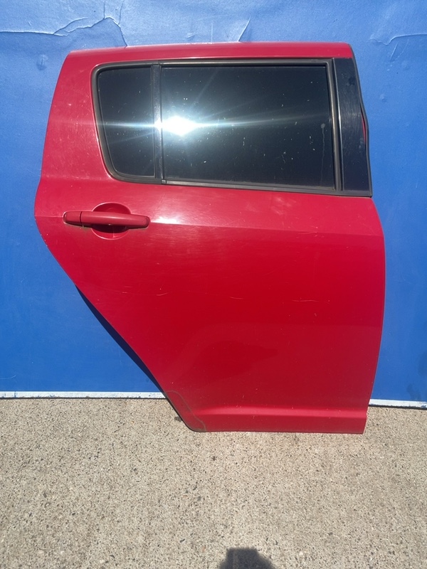 Ușă spate - Culoare: Roșu, Parte montare: Dreapta spate - Suzuki Swift 3 generation [2004 - 2010] Hatchback 5-doors 1.3 AT (92 hp)