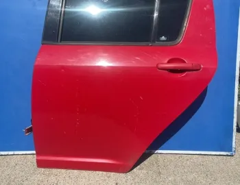 Ușă spate - Culoare: Roșu, Parte montare: Stânga spate - Suzuki Swift 3 generation [2004 - 2010] Hatchback 5-doors 1.3 AT (92 hp)