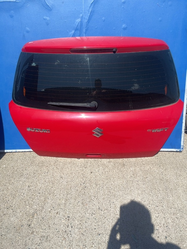 Haion - Culoare: Roșu - Suzuki Swift 3 generation [2004 - 2010] Hatchback 5-doors 1.3 AT (92 hp)