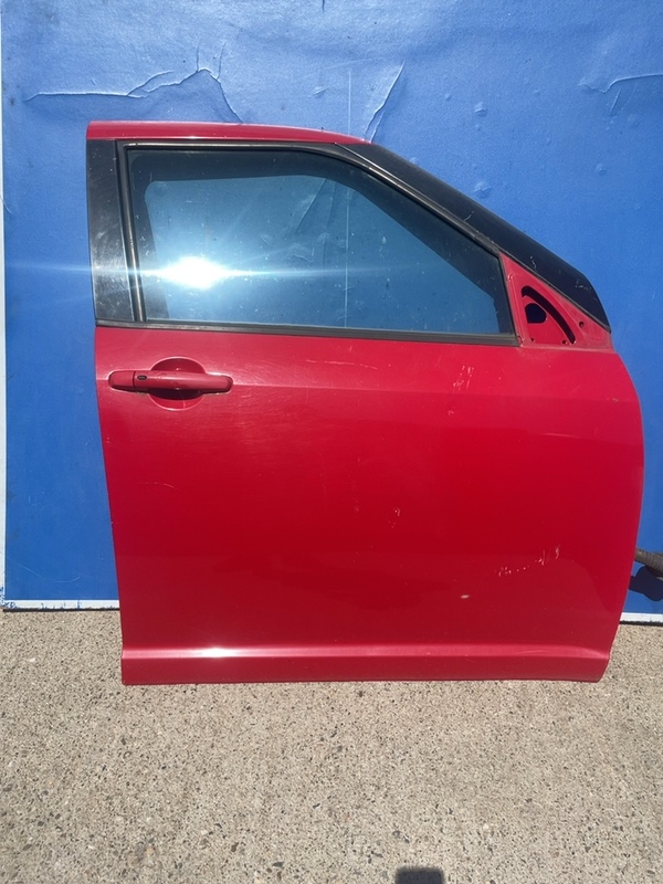 Ușă față - Culoare: Roșu, Parte montare: Dreapta față - Suzuki Swift 3 generation [2004 - 2010] Hatchback 5-doors 1.3 AT (92 hp)