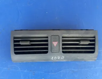 Guri ventilație - Parte montare: Central - Suzuki Swift 3 generation [2004 - 2010] Hatchback 5-doors 1.3 AT (92 hp)