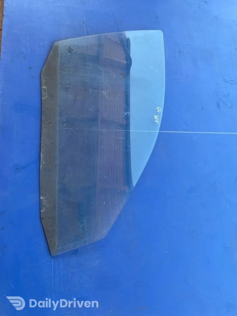 Geam lateral  - Parte montare: Dreapta față - Volkswagen Golf 4 generation [1997 - 2006]