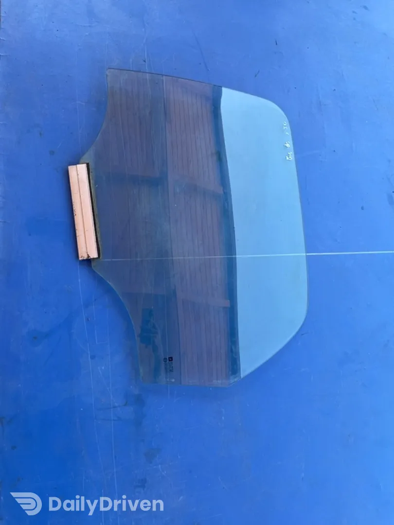 Geam lateral  - Parte montare: Stânga spate - Opel Corsa C [2000 - 2003]