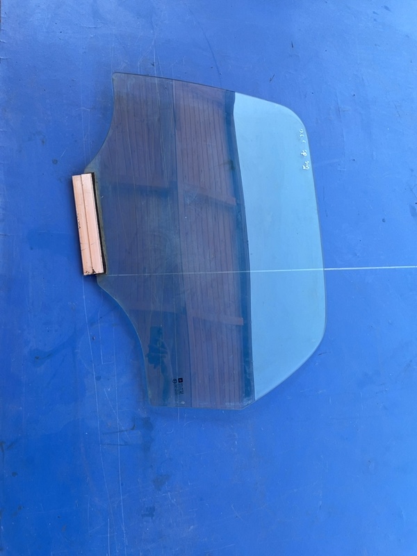 Geam lateral  - Parte montare: Stânga spate - Opel Corsa C [2000 - 2003]