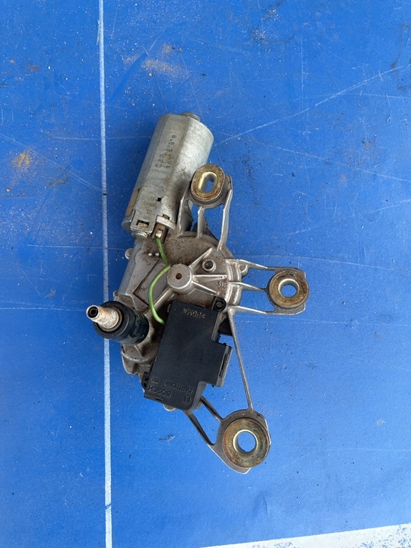 Motoraș stergătoare - Parte montare: Spate - Volkswagen Golf 4 generation [1997 - 2006] Hatchback 5-doors 1.4 MT (75 hp)