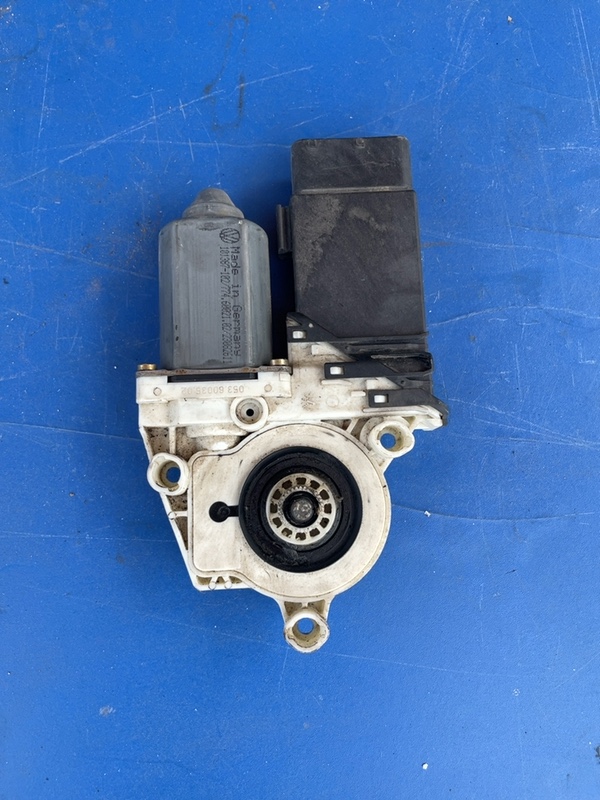 Motoraș macara geam - Parte montare: Stânga față - Volkswagen Golf 4 generation [1997 - 2006] Hatchback 5-doors 1.4 MT (75 hp)