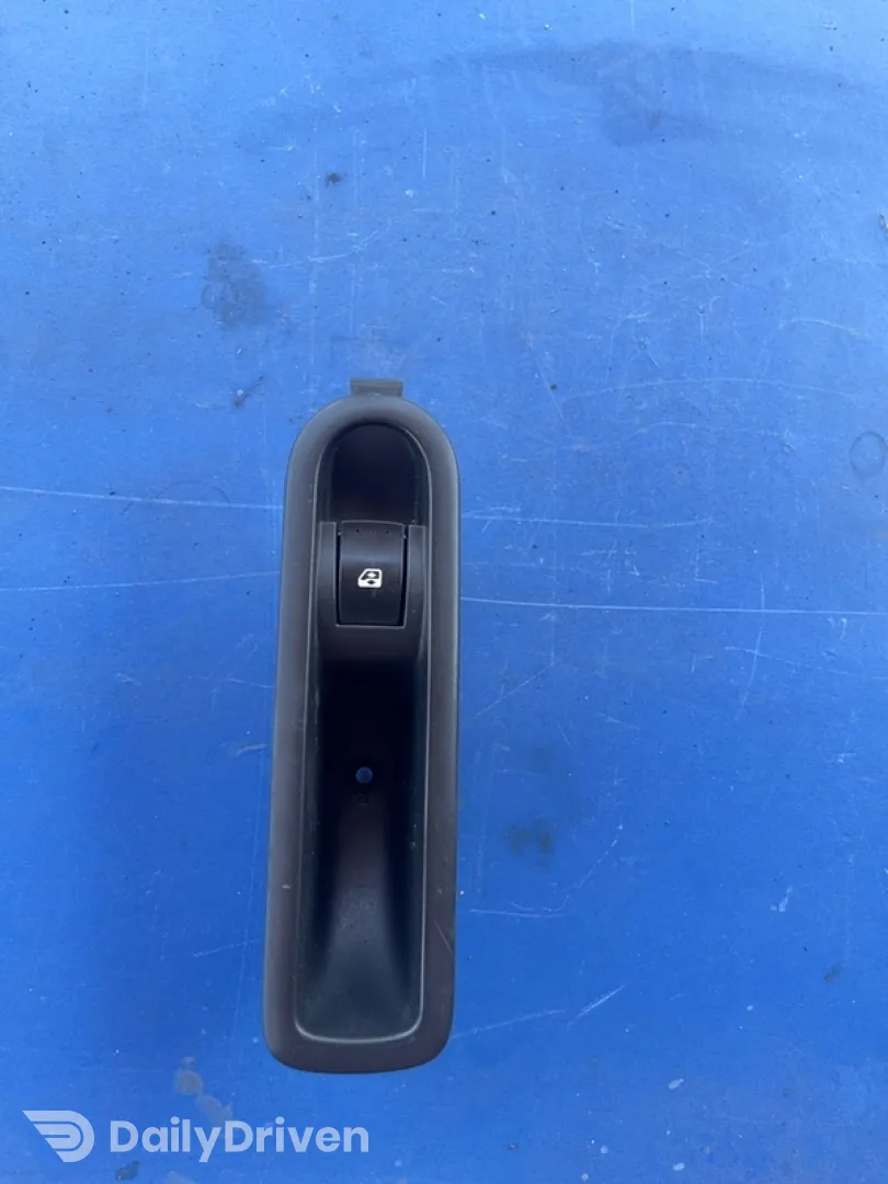 Buton ridicare geam - Parte montare: Stânga spate - Renault Megane 2 generation [2002 - 2006] Sedan 1.6 MT (113 hp)