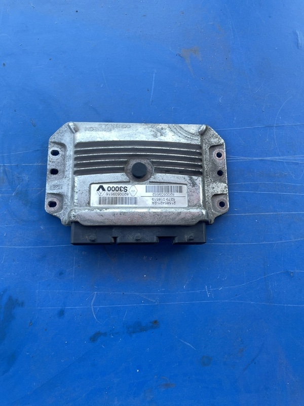 Calculator ECU - Renault Megane 2 generation [2002 - 2006] Sedan 1.6 MT (113 hp)