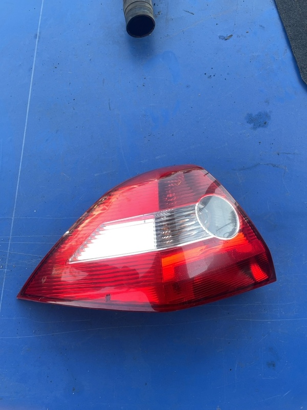 Lampă spate - Parte montare: Stânga spate - Renault Megane 2 generation [2002 - 2006] Sedan 1.6 MT (113 hp)