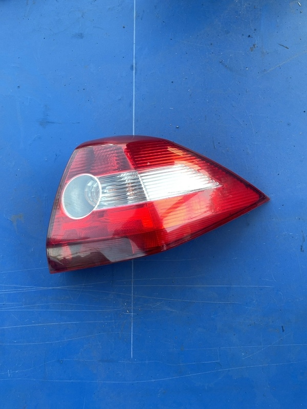 Lampă spate - Parte montare: Dreapta spate - Renault Megane 2 generation [2002 - 2006] Sedan 1.6 MT (113 hp)