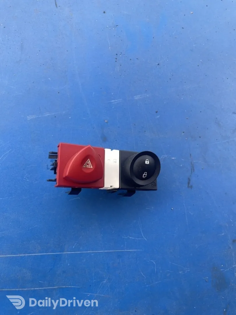 Buton avarie - Renault Megane 2 generation [2002 - 2006] Sedan 1.6 MT (113 hp)