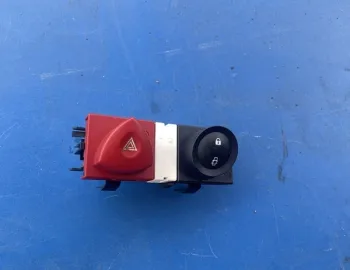 Buton avarie - Renault Megane 2 generation [2002 - 2006] Sedan 1.6 MT (113 hp)