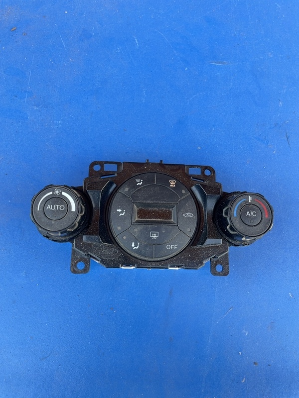 Climatronic - Ford Fiesta 6 generation [2008 - 2013] Hatchback 5-doors 1.6TDCi MT (75 hp)