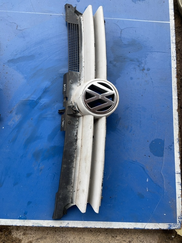 Grilă radiator - Culoare: Alb - Volkswagen Golf 4 generation [1997 - 2006] wagon 1.9 TDI MT (90 hp)