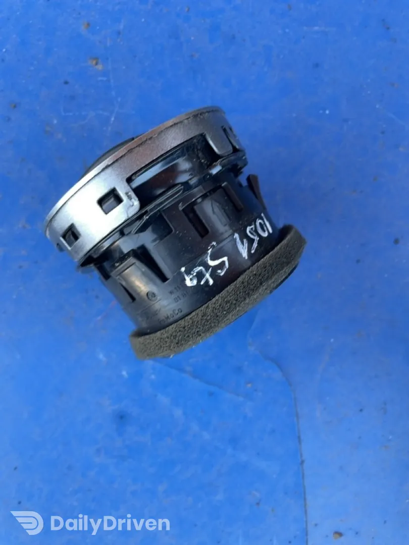 Guri ventilație - Parte montare: Stânga - Ford Fiesta 6 generation [2008 - 2013] Hatchback 5-doors 1.6TDCi MT (75 hp)