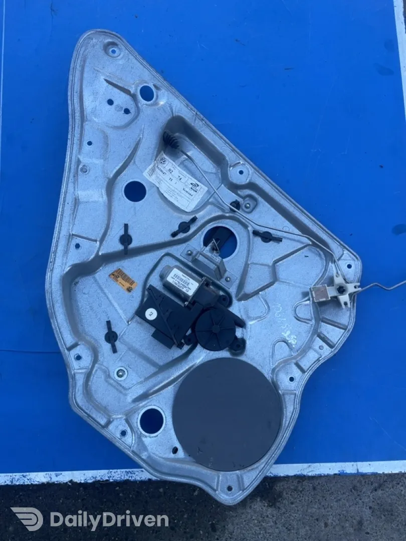 Macara geam  - Electric, Parte montare: Stânga spate - Volkswagen Polo 4 generation [2001 - 2005] Hatchback 5-doors 1.4 TDI MT (75 hp)