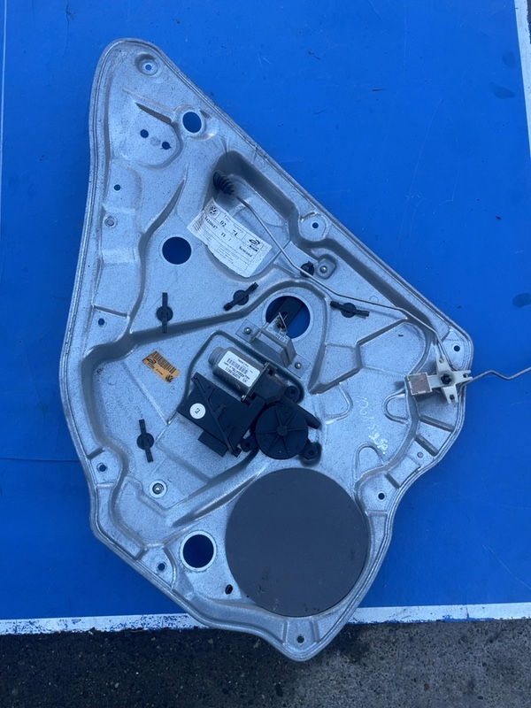 Macara geam  - Electric, Parte montare: Stânga spate - Volkswagen Polo 4 generation [2001 - 2005] Hatchback 5-doors 1.4 TDI MT (75 hp)