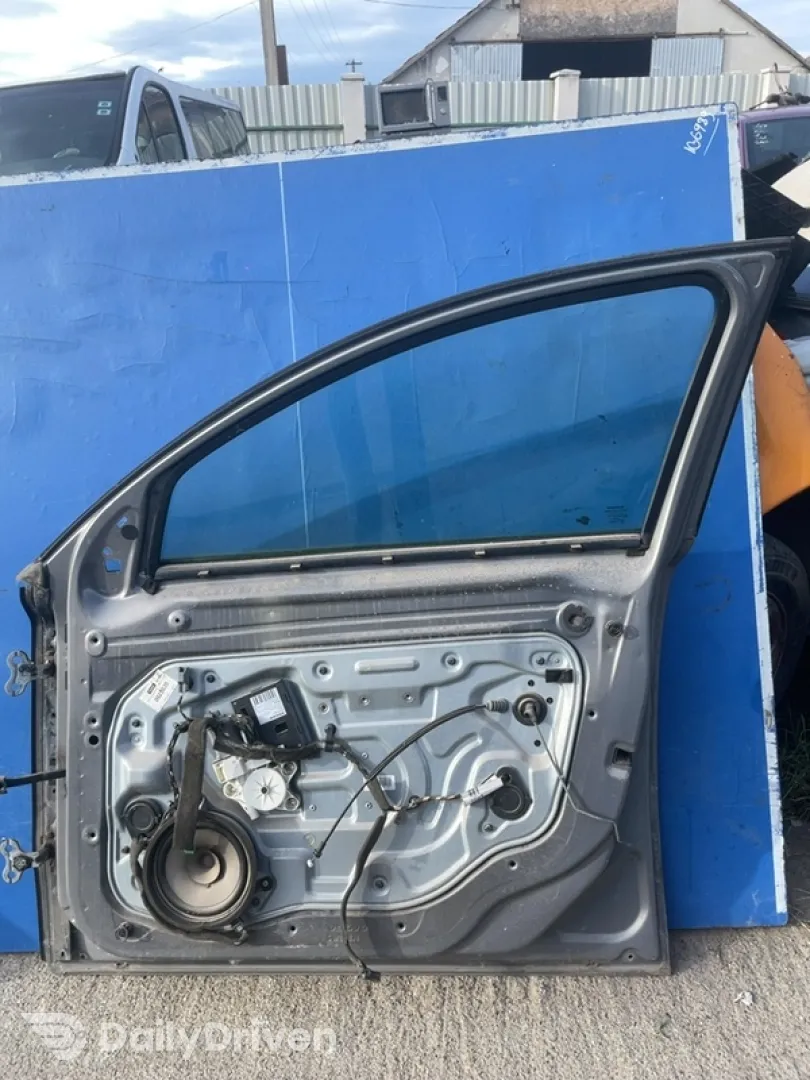 Ușă față - Culoare: Gri, Parte montare: Dreapta față - Volvo V50 1 generation [2003 - 2011] wagon 2.0 D MT (136 hp)