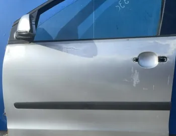 Ușă față