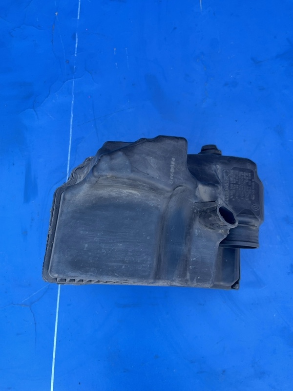 Carcasă filtru aer - Renault Megane 2 generation [2002 - 2006] Sedan 1.6 MT (113 hp)