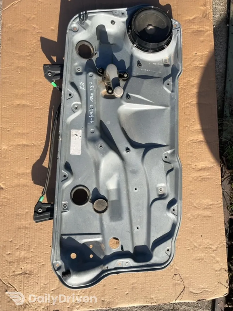 Macara geam  - Parte montare: Stânga față, Manuală, Alte specificații: in 2 usi - Volkswagen Golf 4 generation [1997 - 2006] Hatchback 3-doors 1.4 MT (75 hp)