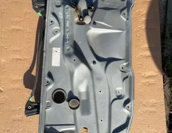 Macara geam  - Parte montare: Stânga față, Manuală, Alte specificații: in 2 usi - Volkswagen Golf 4 generation [1997 - 2006] Hatchback 3-doors 1.4 MT (75 hp)