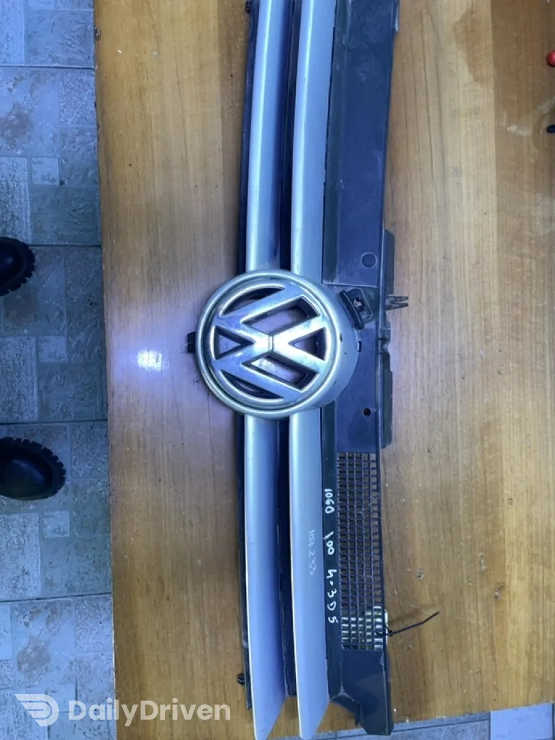 Grilă radiator - Volkswagen Golf 4 generation [1997 - 2006] Hatchback 3-doors 1.4 MT (75 hp)