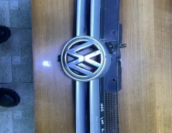Grilă radiator - Volkswagen Golf 4 generation [1997 - 2006] Hatchback 3-doors 1.4 MT (75 hp)