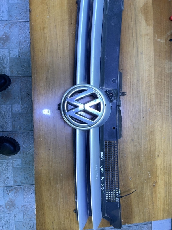 Grilă radiator - Volkswagen Golf 4 generation [1997 - 2006] Hatchback 3-doors 1.4 MT (75 hp)