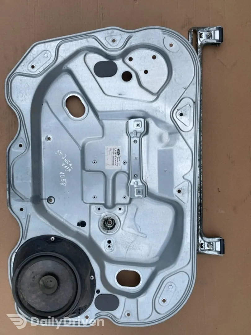 Macara geam  - Electric, Parte montare: Stânga față, Alte specificații: Fără motoraș - Ford Focus 2 generation [2004 - 2008] wagon 5-doors 1.6 TDCi MT (109 hp)