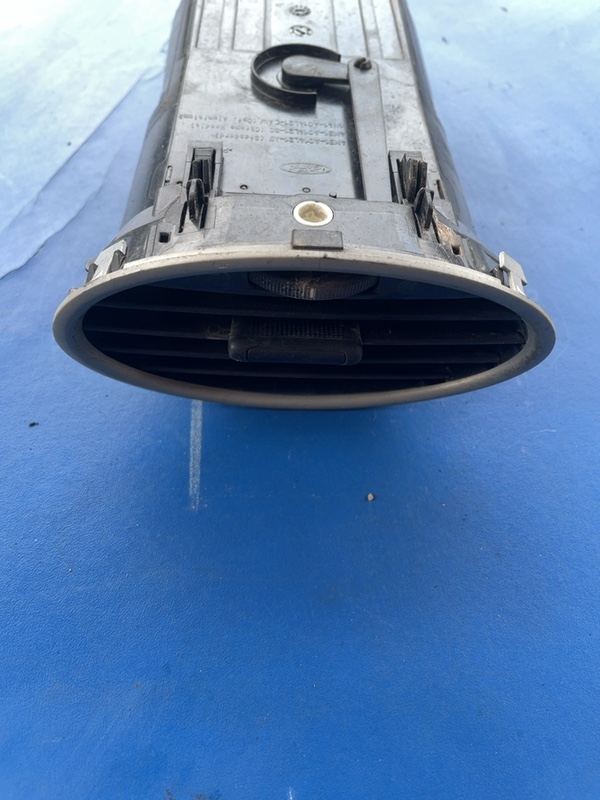 Guri ventilație - Ford Focus 2 generation [2004 - 2008] wagon 5-doors 1.6 TDCi MT (109 hp)